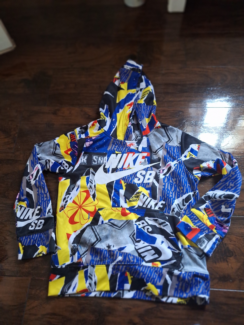 Nike Kids Multicolor Graphic Hoodie in Yellow, Blue, Black & White